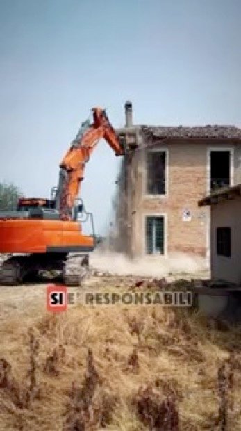 Reel a tema assicurativo su un cantiere